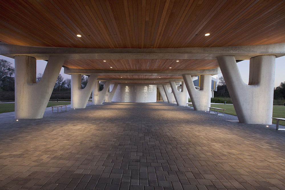 Streamsong Resort, Alfonso Architects - Tê giác không sừng và lạc đà không gù lang thang trên bờ