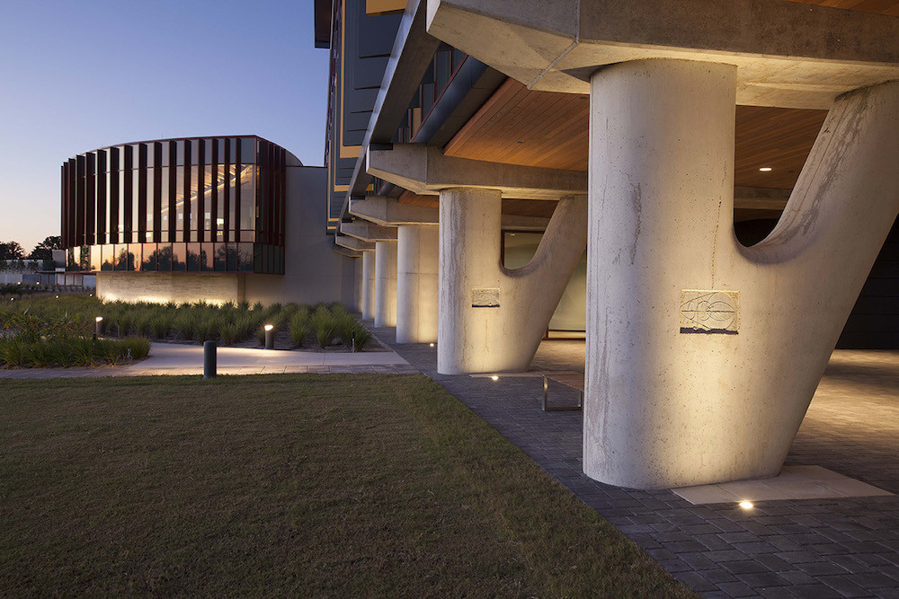 Streamsong Resort, Alfonso Architects - Tê giác không sừng và lạc đà không gù lang thang trên bờ