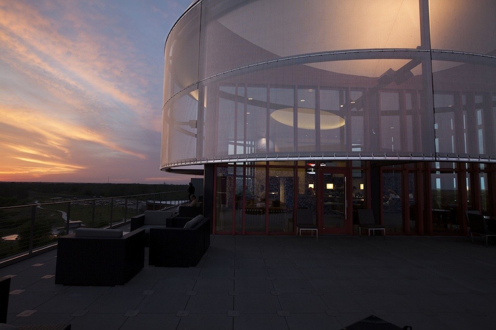 Streamsong Resort, Alfonso Architects - Tê giác không sừng và lạc đà không gù lang thang trên bờ