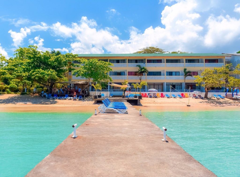 Sand And Tan Beach Hotel - Khách sạn có khu vực bãi biển riêng và dịch vụ mát-xa