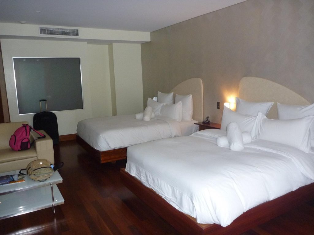 Airways Hotel - Nép mình vào sườn núi trong những khu vườn thực vật của riêng mình với tầm nhìn tuyệt đẹp