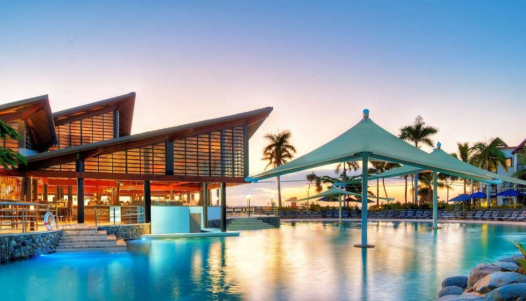 Radisson Blu Resort, Fiji Denarau Island - Nằm giữa 10 mẫu vườn nhiệt đới, thác nước đẹp như tranh vẽ và bãi biển riêng