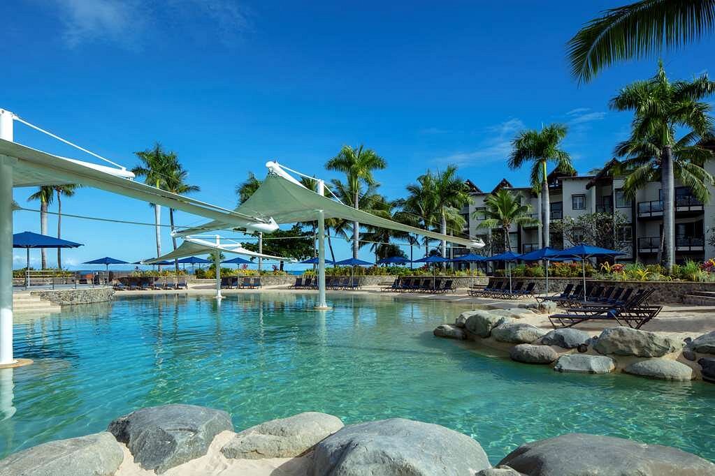 Radisson Blu Resort, Fiji Denarau Island - Nằm giữa 10 mẫu vườn nhiệt đới, thác nước đẹp như tranh vẽ và bãi biển riêng