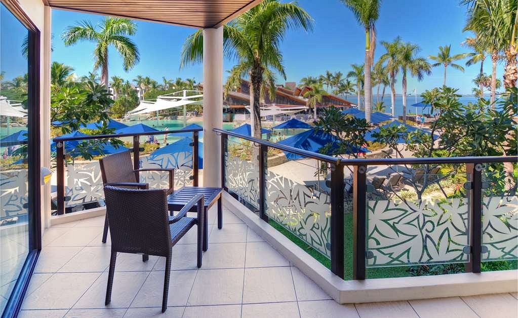 Radisson Blu Resort, Fiji Denarau Island - Nằm giữa 10 mẫu vườn nhiệt đới, thác nước đẹp như tranh vẽ và bãi biển riêng