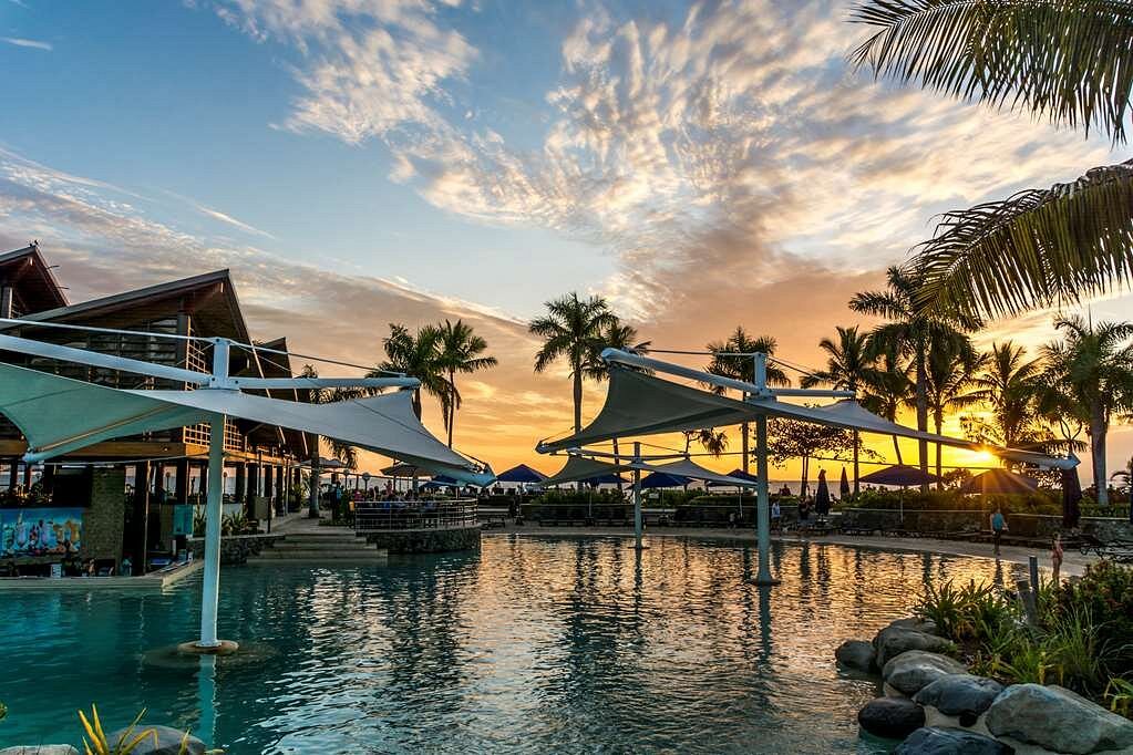 Radisson Blu Resort, Fiji Denarau Island - Nằm giữa 10 mẫu vườn nhiệt đới, thác nước đẹp như tranh vẽ và bãi biển riêng