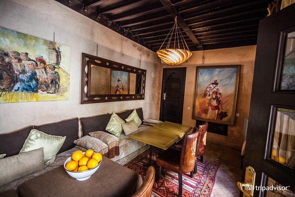 Thiết kế khách sạn Riad Kheirredine - Khu vực sân trong với tiểu cảnh nước