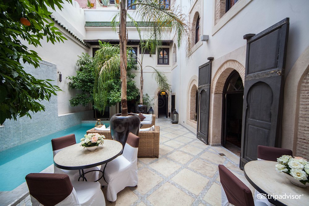 Thiết kế khách sạn Riad Kheirredine - Khu vực sân thượng với tầm nhìn toàn cảnh Marrakech