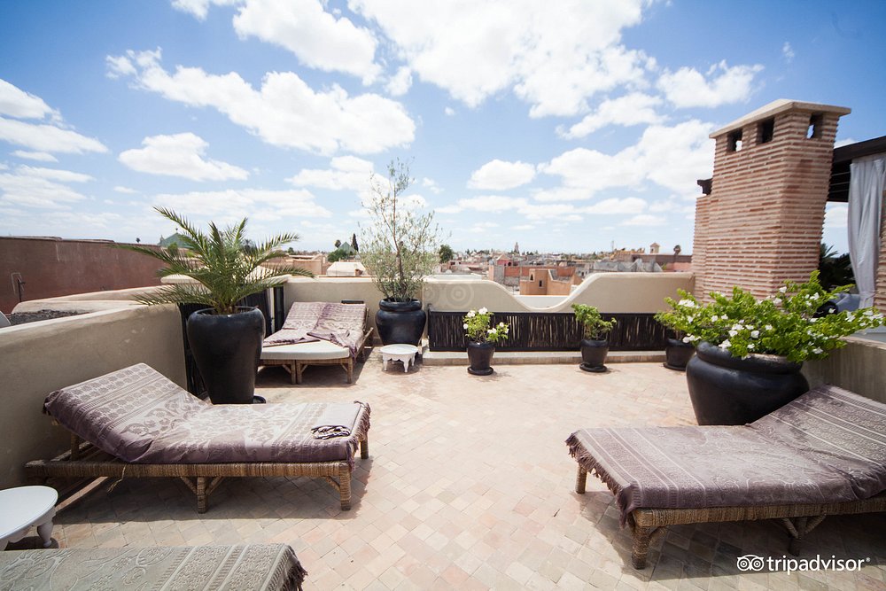 Thiết kế khách sạn Riad Kheirredine - Khu vực sân thượng với tầm nhìn toàn cảnh Marrakech