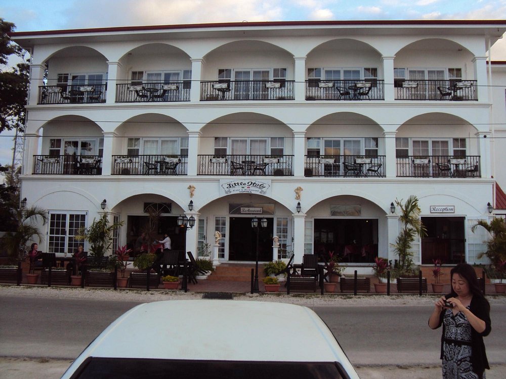 Thiết kế khách sạn Little Italy - Không gian tiếp đón