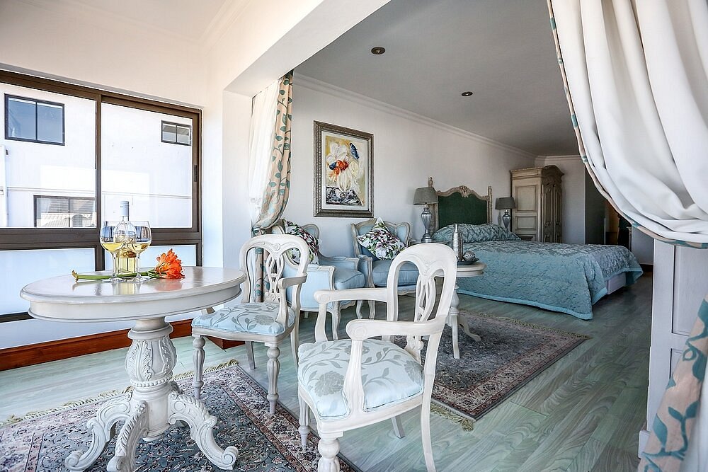 Kiến trúc Misty Waves Boutique Hotel 