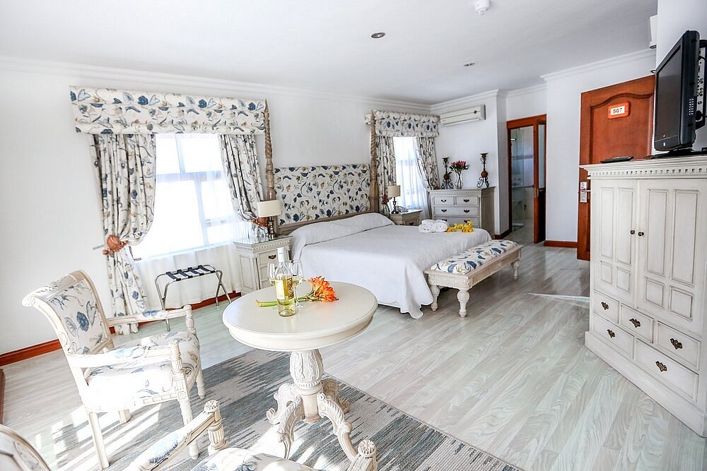 Kiến trúc Misty Waves Boutique Hotel 