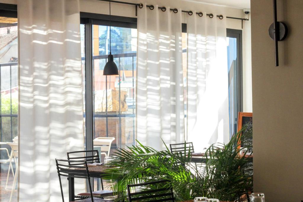 Khách sạn Nosy Manga - Hotel Ivato Airport