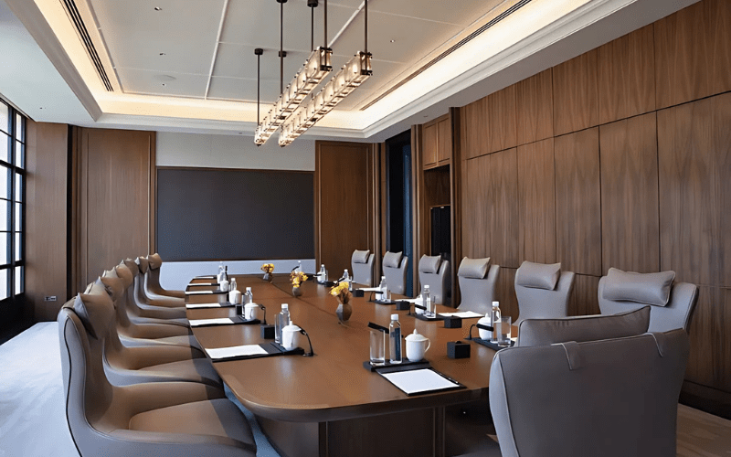 Phòng hội nghị tại Intercontinental Sydney với thiết kế nội thất hiện đại kết hợp ánh sáng tự nhiên