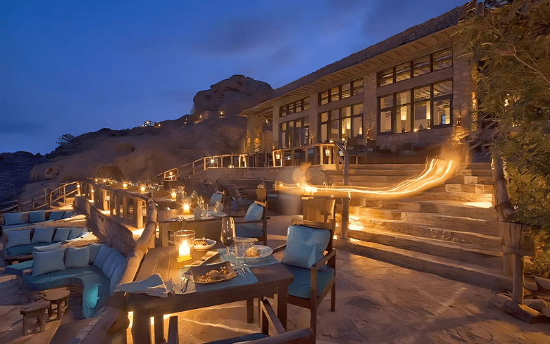 Khung cảnh ban đêm của khách sạn Six Senses Zighy Bay (Oman) làm say đắm lòng người