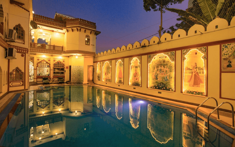 Khách sạn Kaya Kalp Resort tại Rajasthan, Ấn Độ có kiến trúc truyền thống của Ấn độ với công nghệ xanh hiện đại