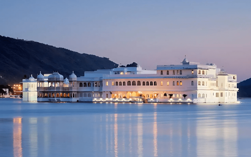 Taj Lake Palace (Udaipur, Ấn độ) cung điện nổi trên mặt hồ là một tác phẩm nghệ thuật sống động