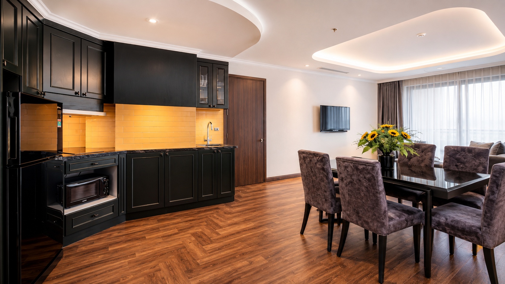 Căn hộ khách sạn 4 sao có bếp và bàn ăn, lý tưởng cho khách ở dài ngày hoặc gia đình cần sự tiện nghi. Alt ảnh SEO: "09 can ho co bep khach san 4 sao cao cap".
