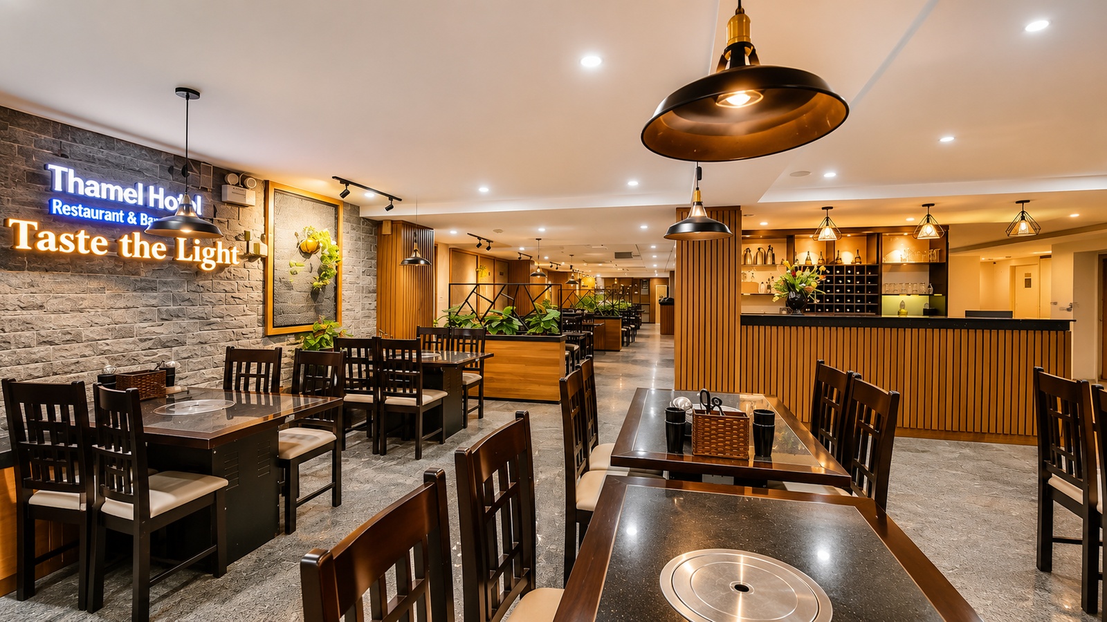 Nhà hàng khách sạn Sunrise Hanoi Hotel có không gian hiện đại, ấm cúng, thuận tiện cho khách công tác và du lịch.
