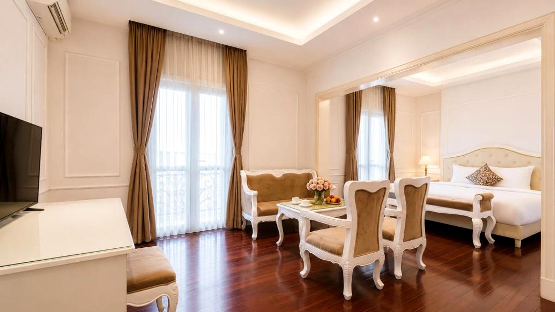 Khu tiếp khách liên thông với phòng ngủ.