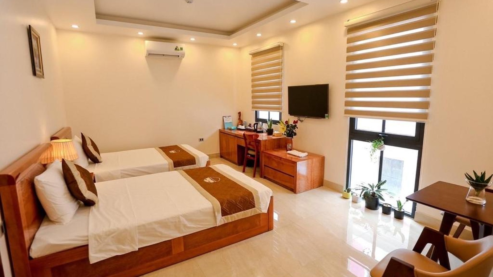 Mẫu phòng twin khách sạn 2 sao rộng thoáng và tiện nghi