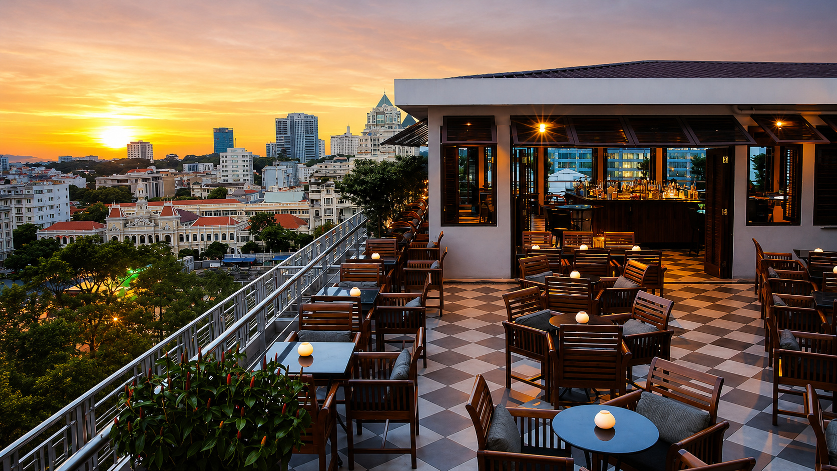 Rooftop khách sạn với bàn ghế gỗ, tầm nhìn đô thị và khung cảnh hoàng hôn ấn tượng.