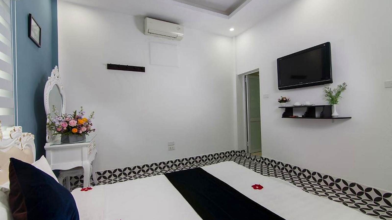 Phòng ngủ 2 sao cần cân bằng giữa thẩm mỹ, ánh sáng và công năng sử dụng thực tế.