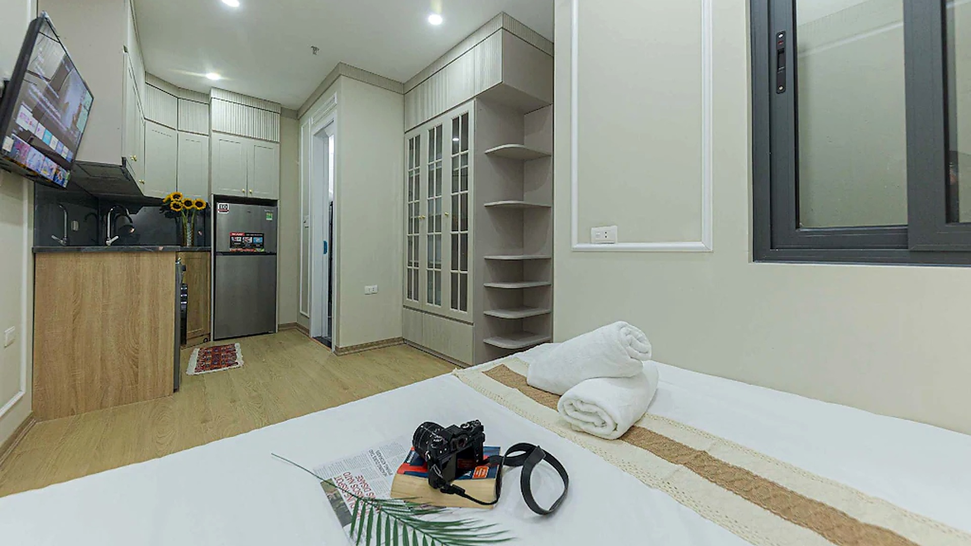 Nội thất phòng khách sạn 3 sao cần ưu tiên thiết bị bền, dễ vệ sinh và thuận tiện bảo trì.