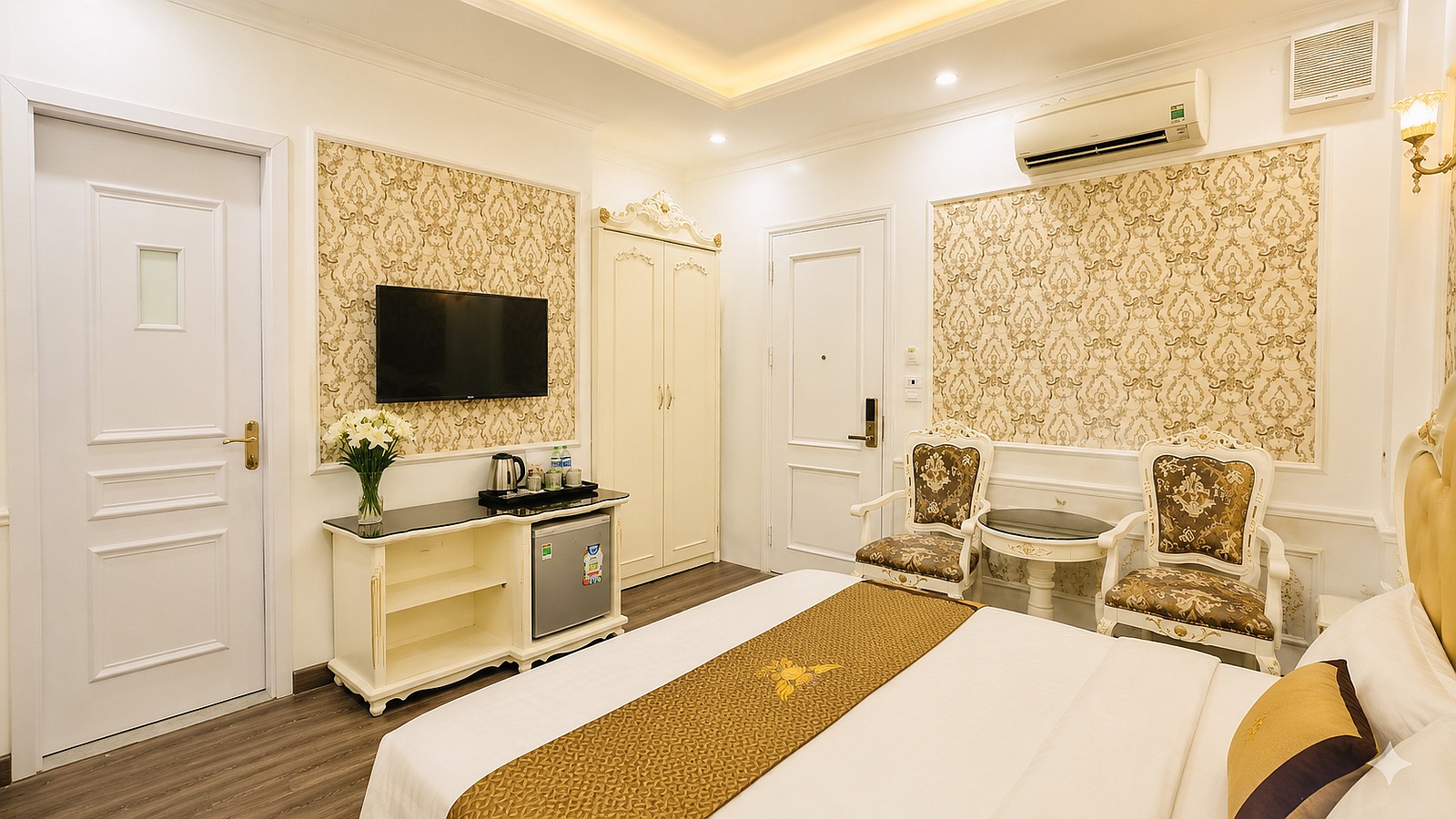 Phòng nghỉ phong cách tân cổ điển với nội thất tinh tế và gam màu thanh lịch.