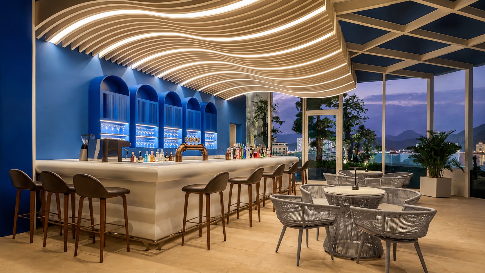 Quầy bar sang trọng bên vịnh là điểm nhấn cho trải nghiệm ẩm thực và ngắm hoàng hôn