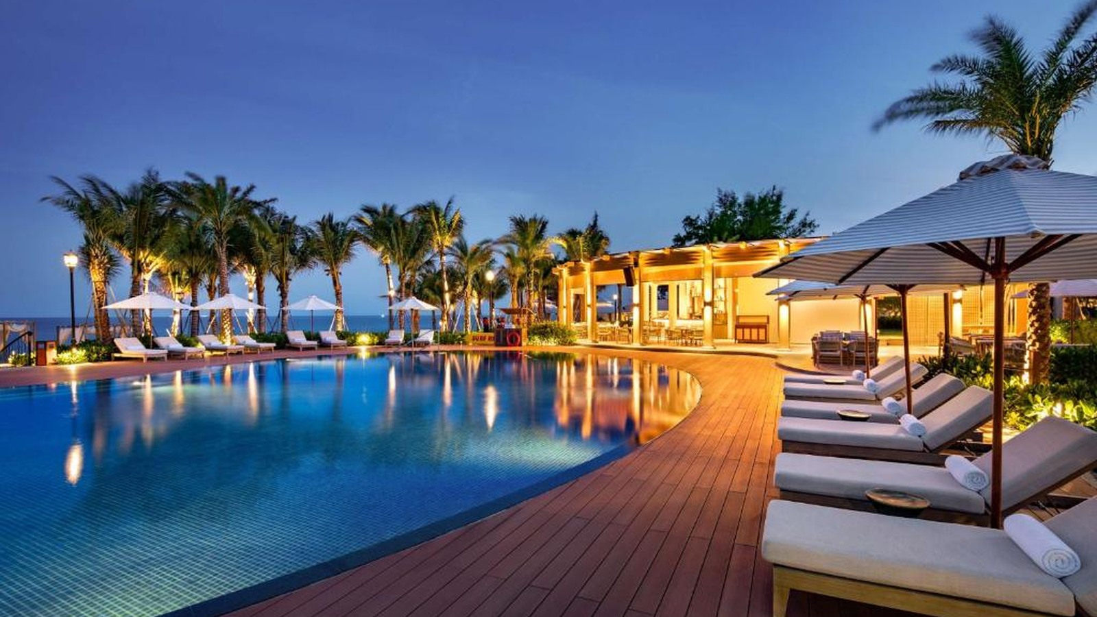Resort 4 sao phong cách nhiệt đới Indochine bên biển