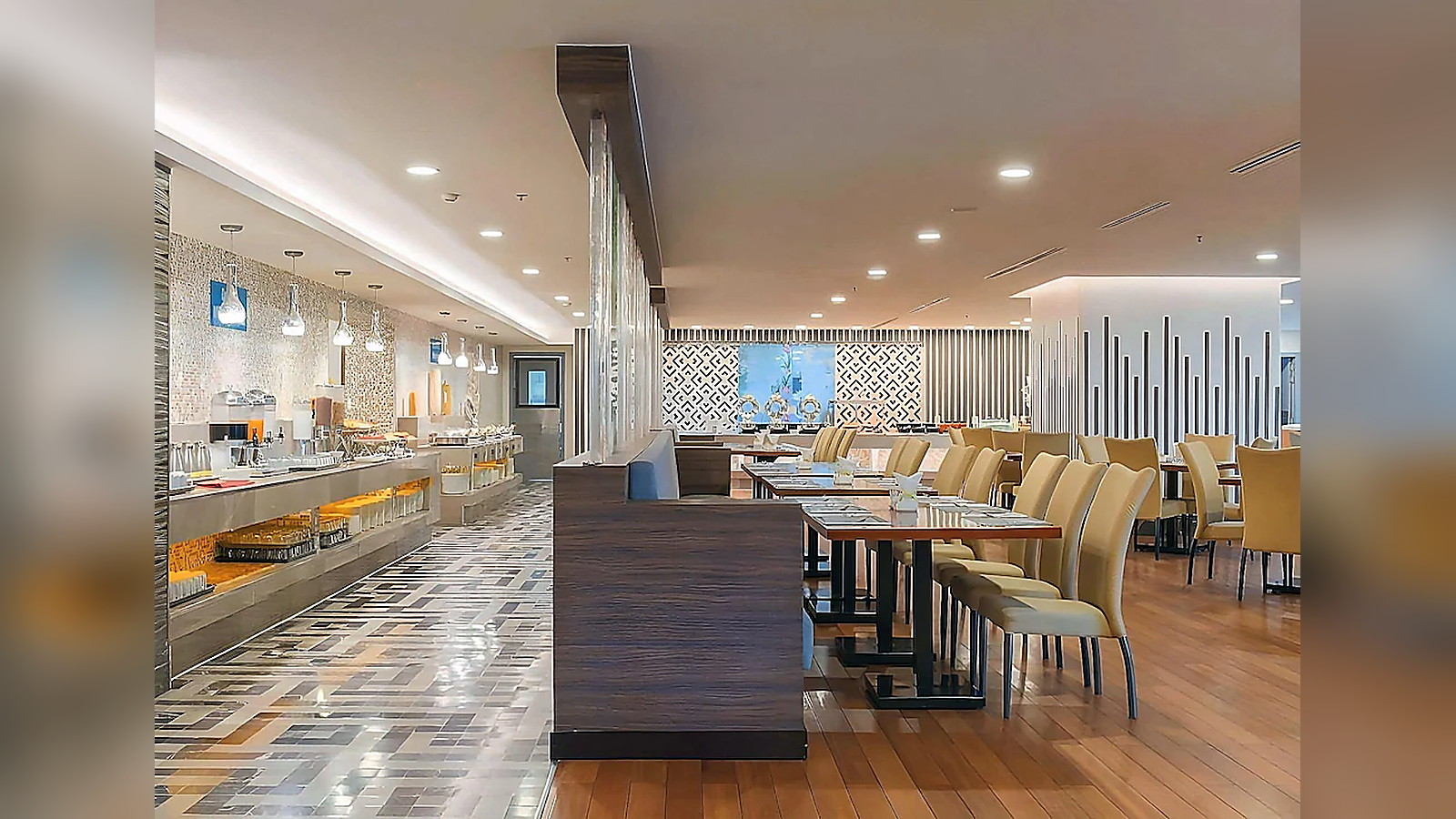 Nhà hàng buffet hiện đại, sáng và thuận tiện cho khách lưu trú.