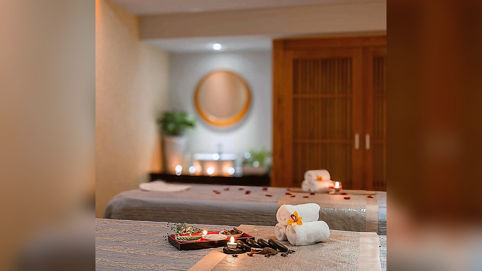 Phòng spa với ánh sáng dịu và bố cục yên tĩnh