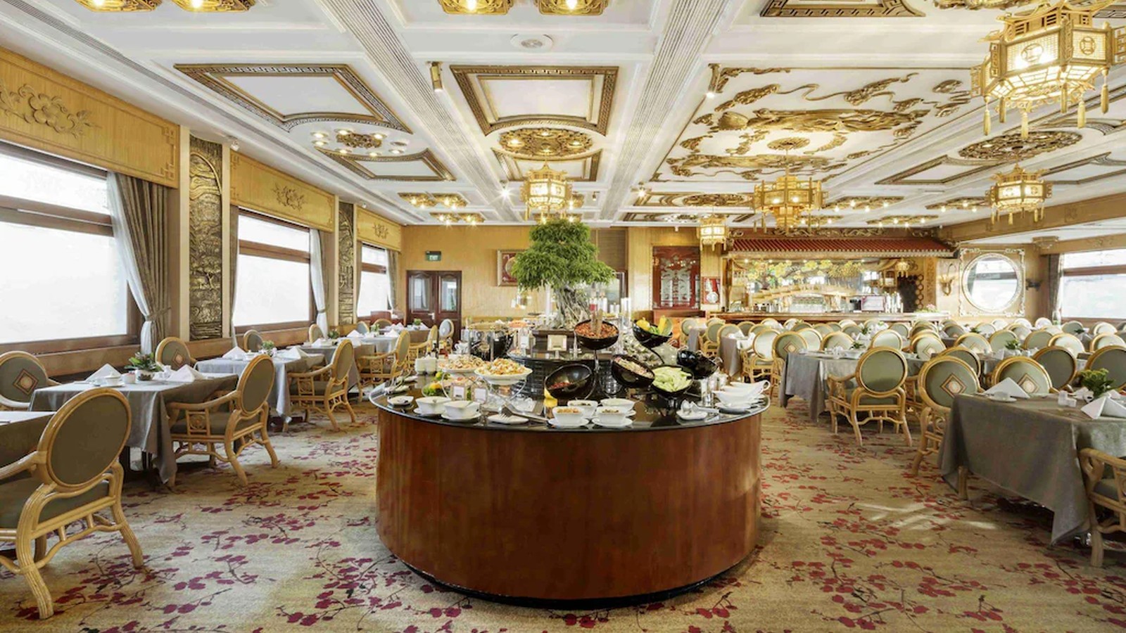 Khong Gian Buffet Indochine Quay Trung Tam