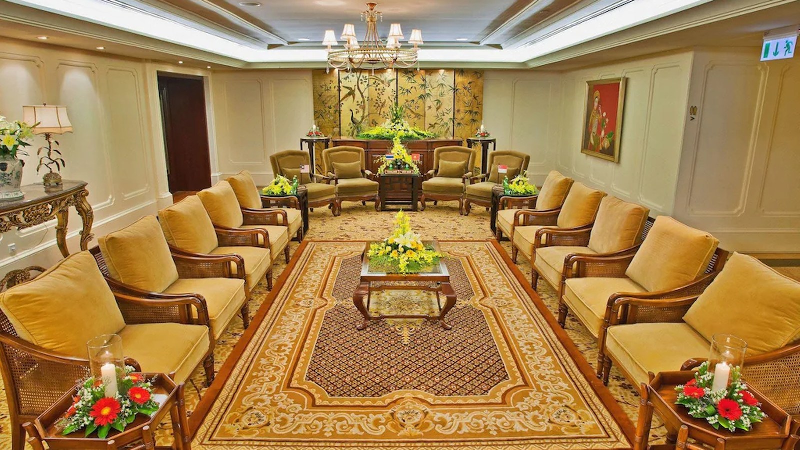 Phòng họp lounge phù hợp các cuộc trao đổi quy mô nhỏ và tiếp khách cao cấp.