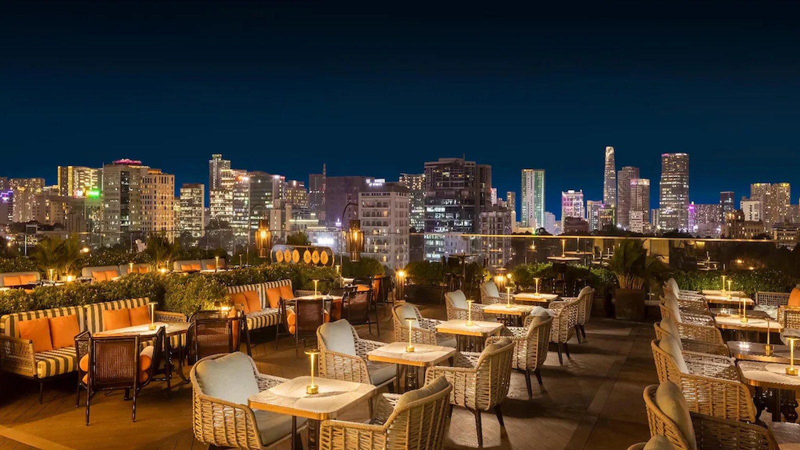 Rooftop Bar Khach San 5 Sao